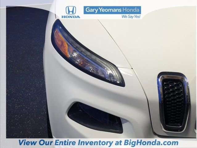 Used 2016 Jeep Cherokee Overland w/ Technology Group image 10