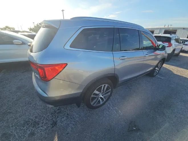 Used 2017 Honda Pilot Elite image 4