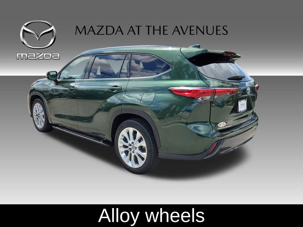 Used 2023 Toyota Highlander Limited image 5