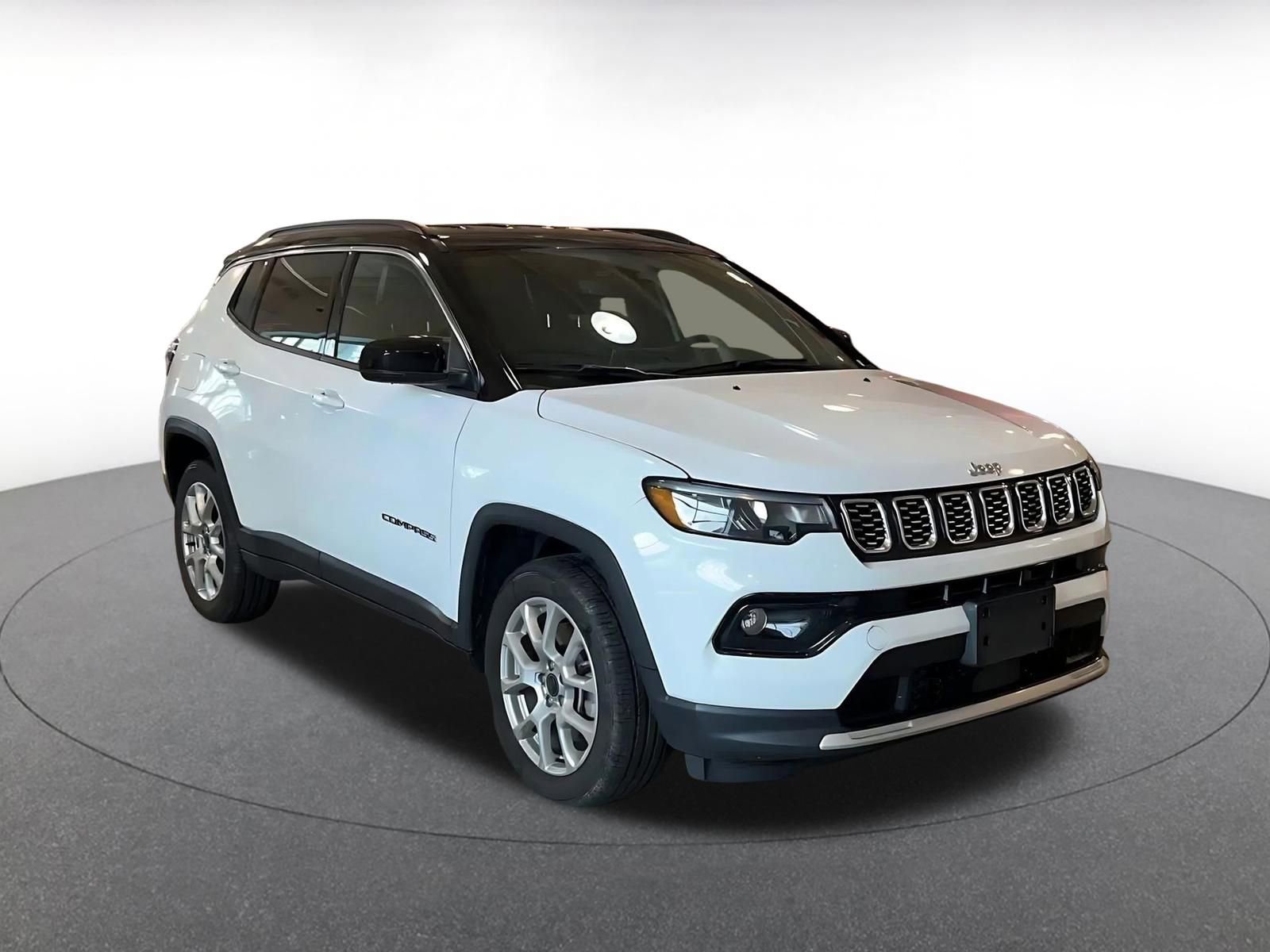 Used 2025 Jeep Compass Limited image 3