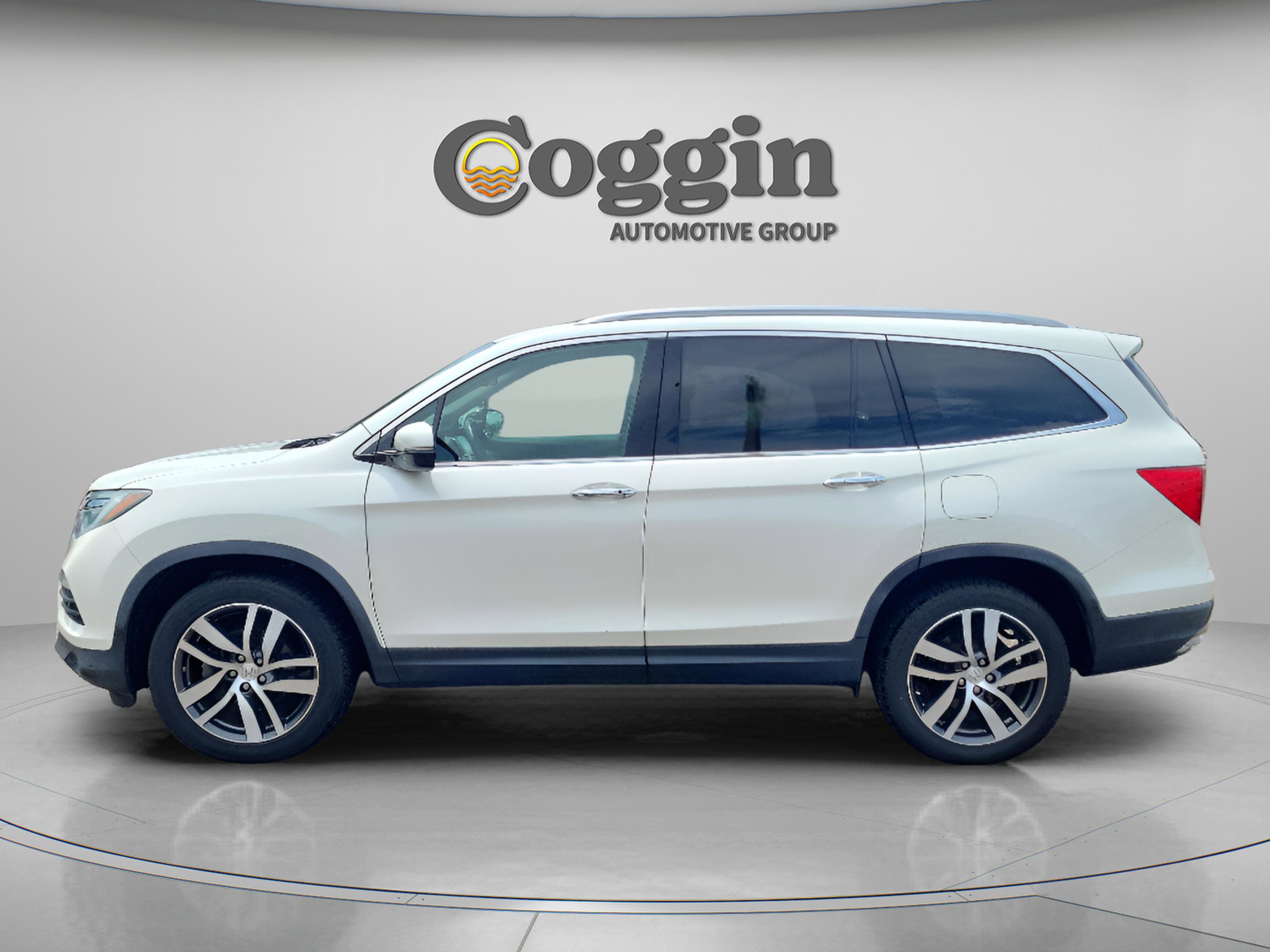 Used 2018 Honda Pilot Touring image 2
