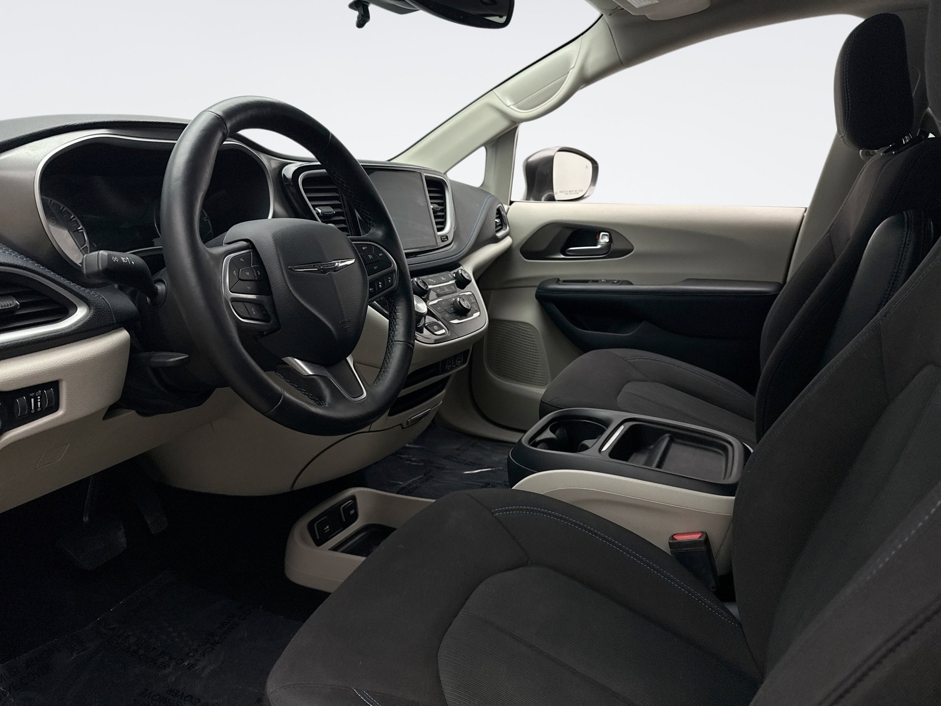 Used 2021 Chrysler Pacifica Touring w/ Cold Weather Group image 10