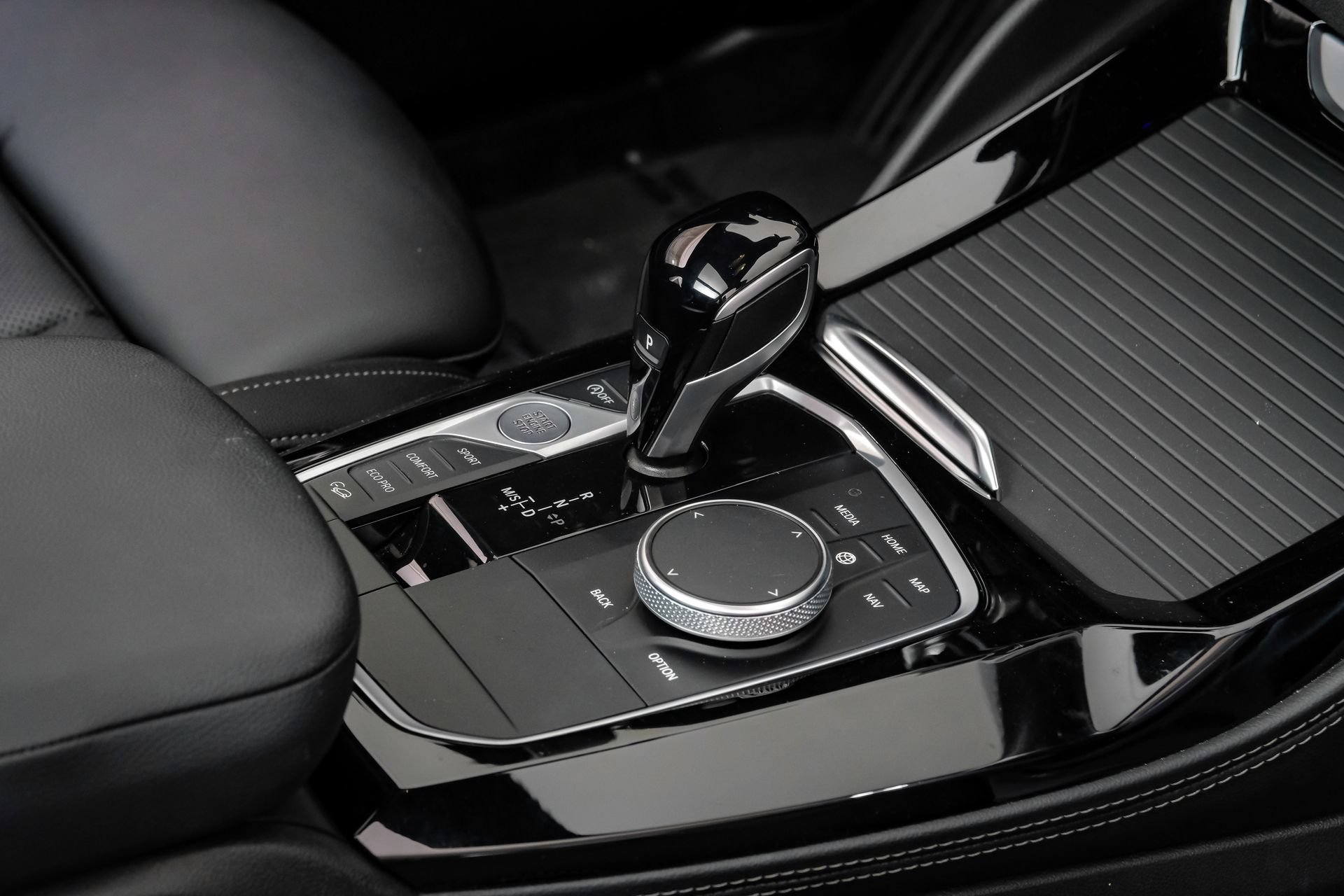 Used 2024 BMW X4 xDrive30i w/ M Sport Package AWD/4WD image 29