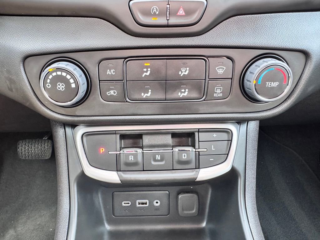 Used 2023 GMC Terrain SLE image 19