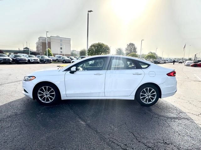 Used 2017 Ford Fusion SE w/ Fusion SE Technology Package FWD image 7