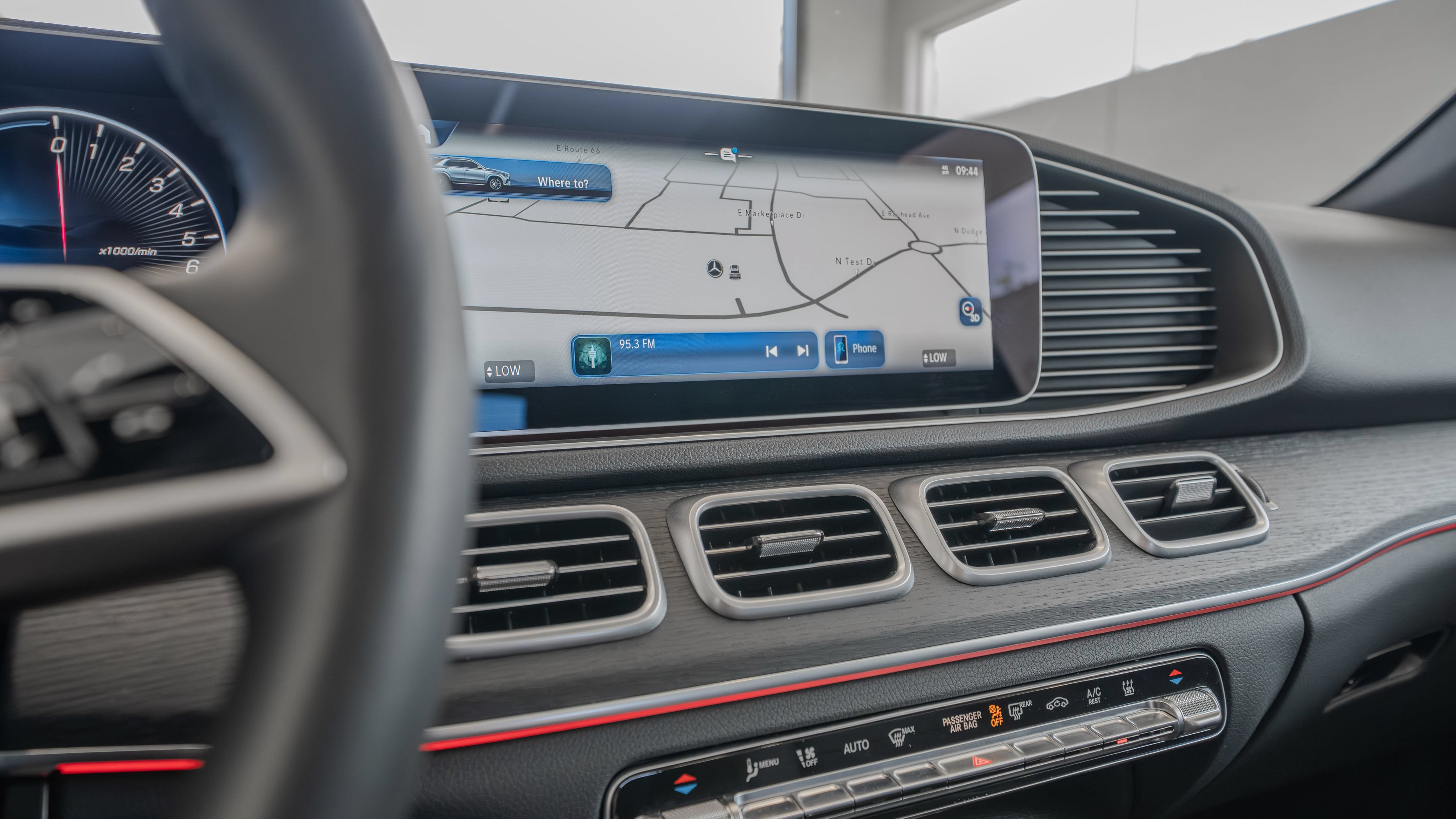 Certified 2025 Mercedes-Benz GLE 450e 4MATIC image 33
