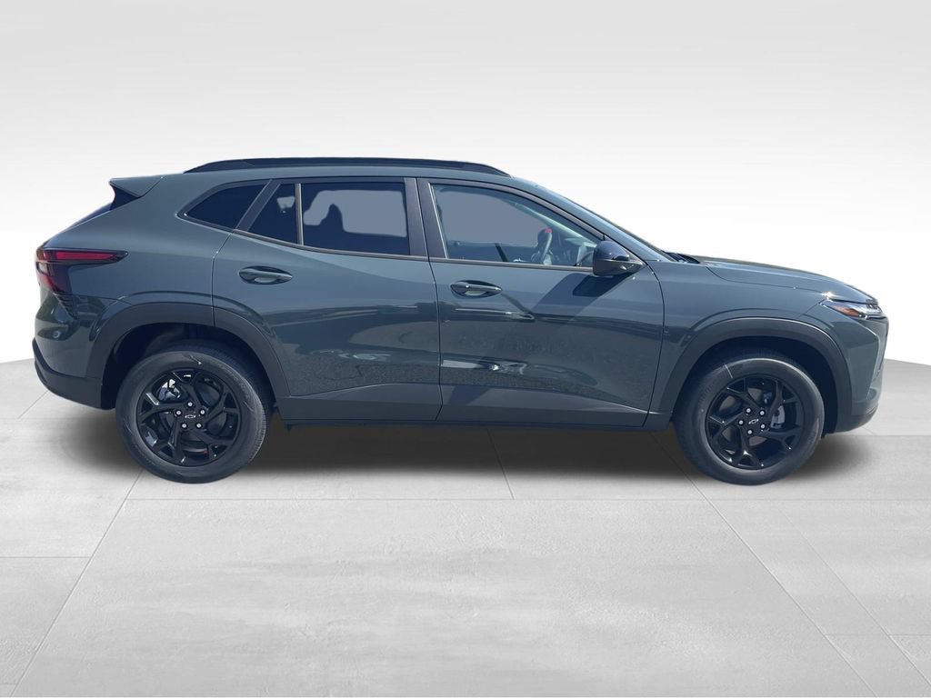 New 2026 Chevrolet Trax LT w/ Driver Confidence Package FWD image 2