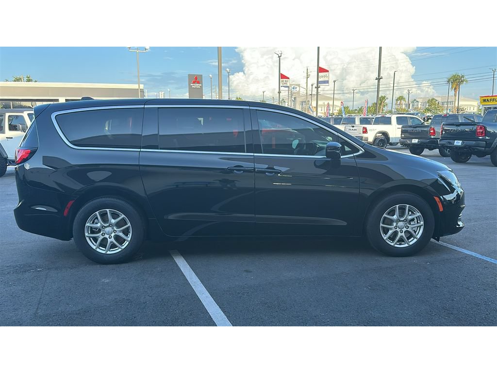 New 2027 Chrysler Pacifica LX FWD image 7