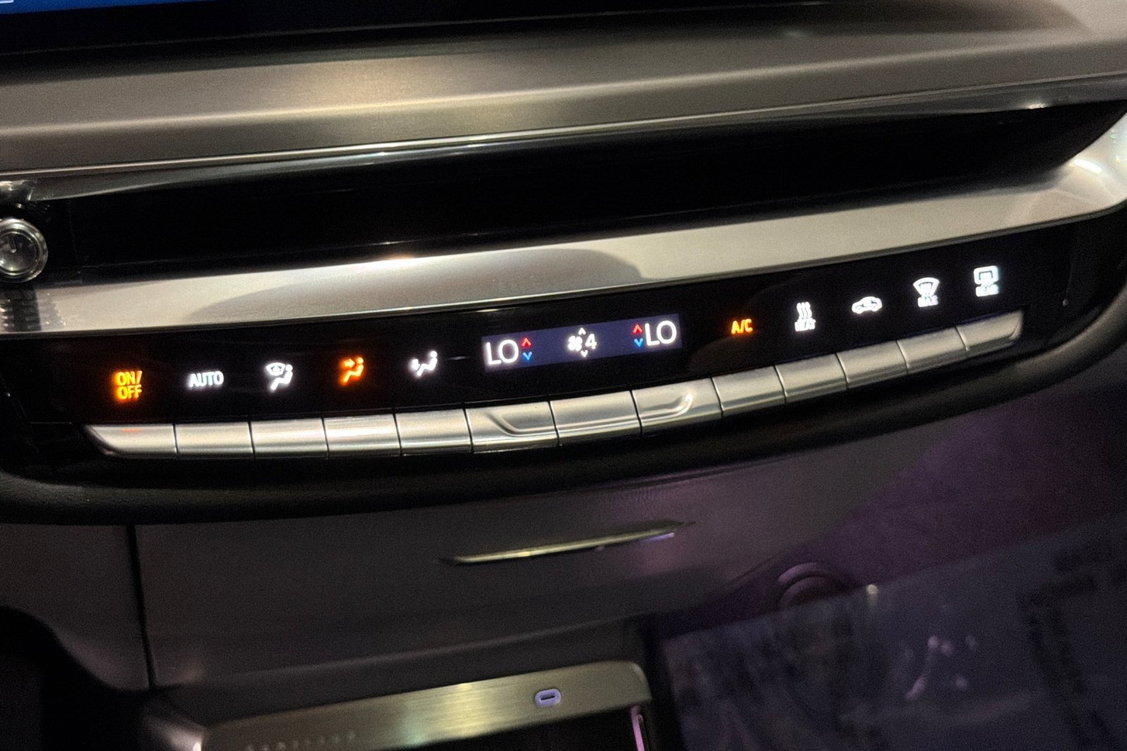 Used 2024 Cadillac Lyriq Luxury AWD/4WD image 19