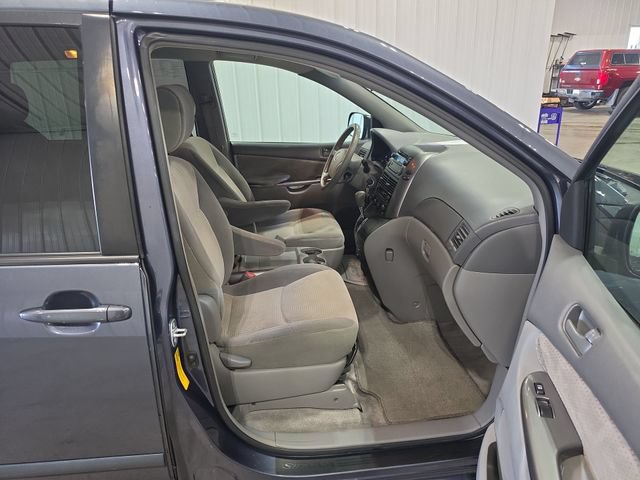 Used 2007 Toyota Sienna LE w/ LE Pkg 2 FWD image 28