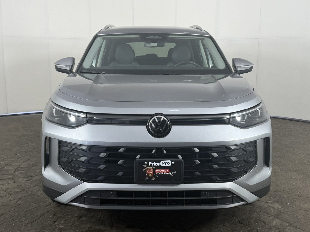 Used 2026 Volkswagen Tiguan SE AWD/4WD image 2