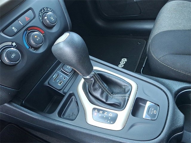 Used 2018 Jeep Cherokee Latitude w/ Altitude Package image 14