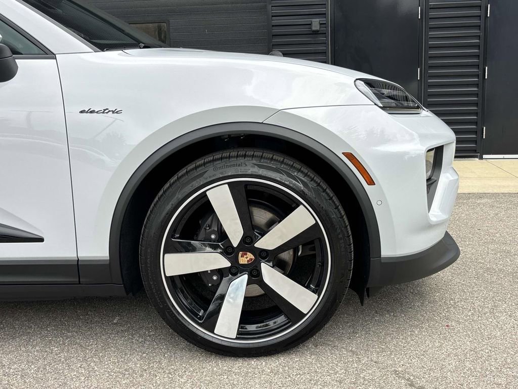 Used 2025 Porsche Macan 4 Electric image 14