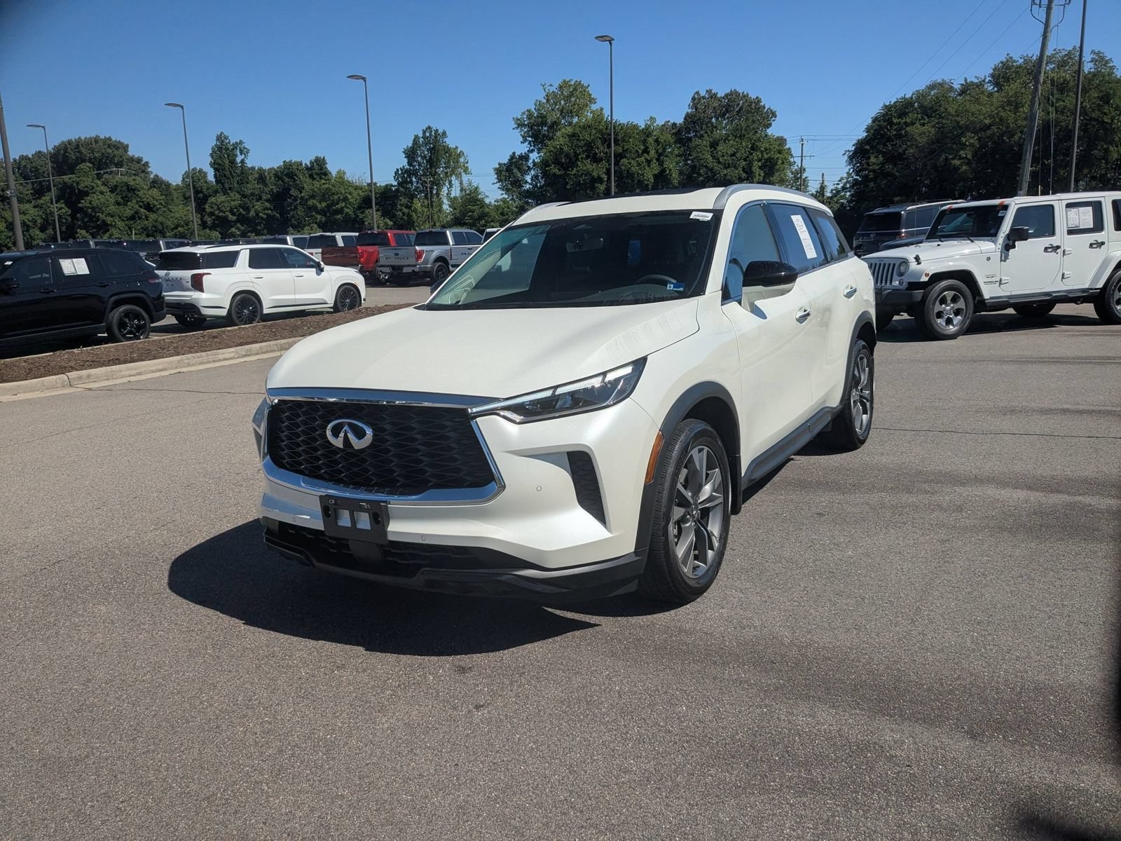 Used 2025 INFINITI QX60 Luxe AWD/4WD image 7