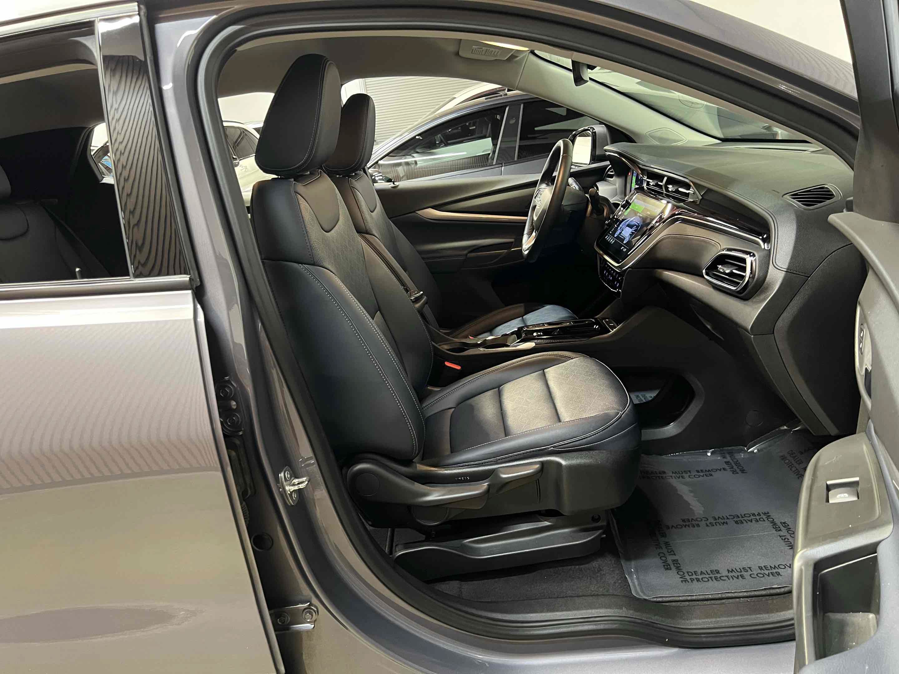 Used 2022 Chevrolet Bolt EUV LT w/ Convenience Package FWD image 39
