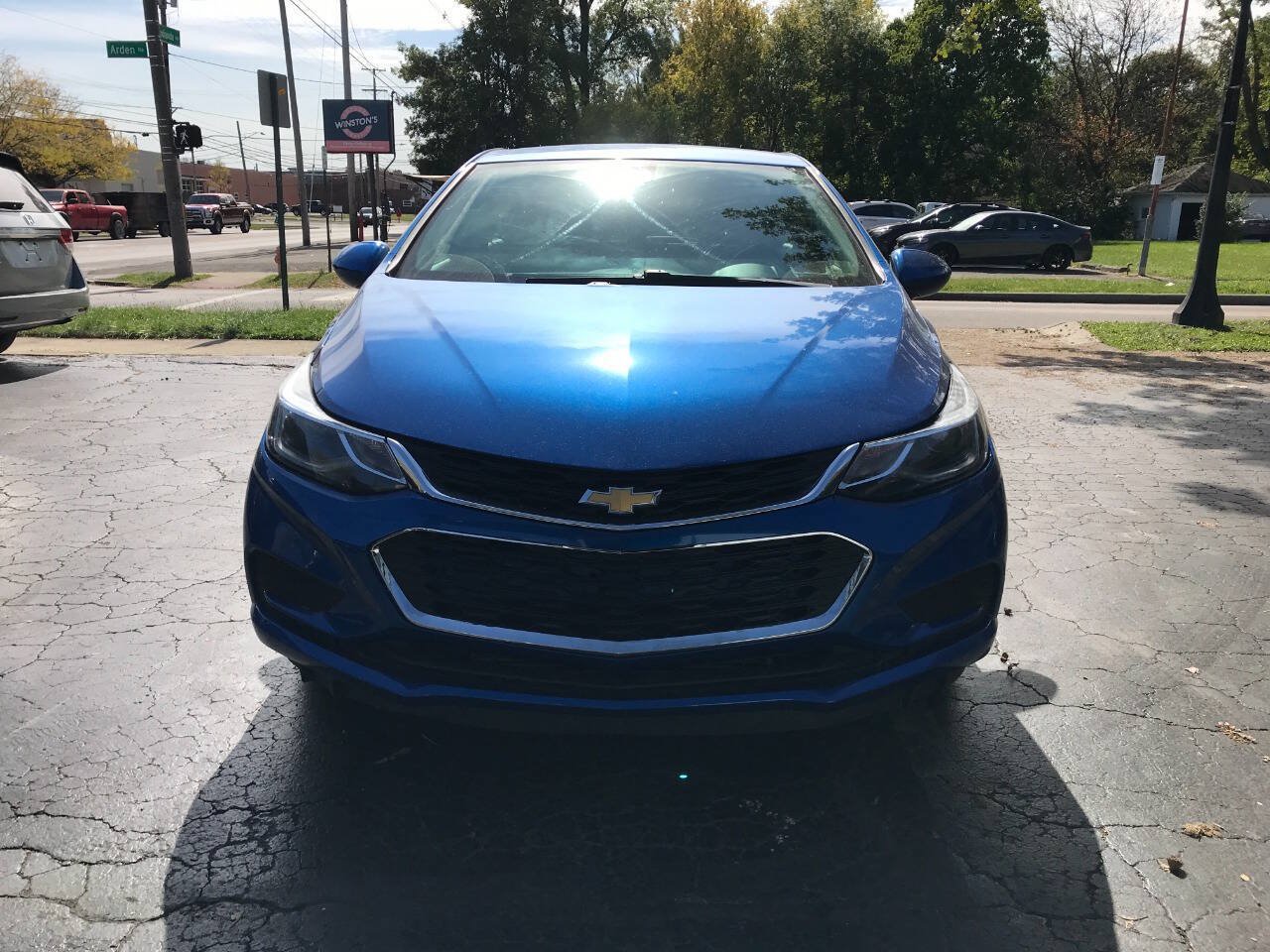 Used 2017 Chevrolet Cruze LT w/ Convenience Package FWD image 3