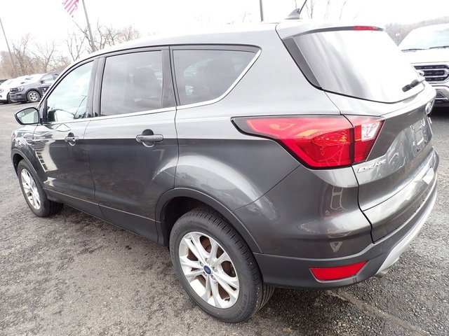 Used 2019 Ford Escape SE image 3