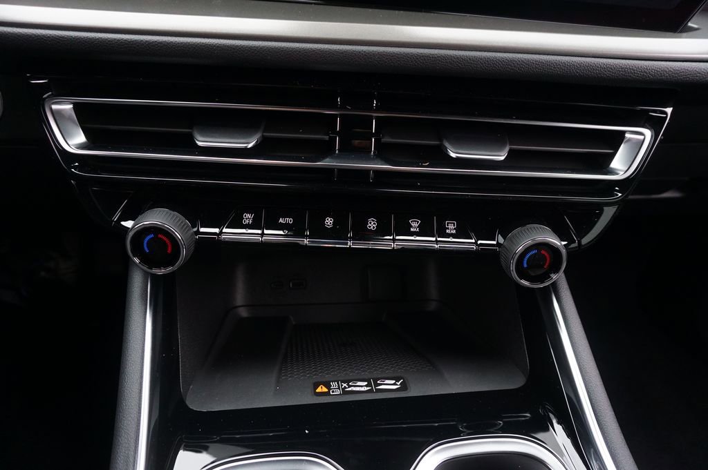 New 2026 Chevrolet Traverse LT image 14