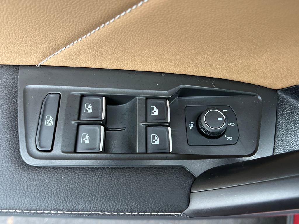 Used 2024 Volkswagen Tiguan SE R-Line image 12