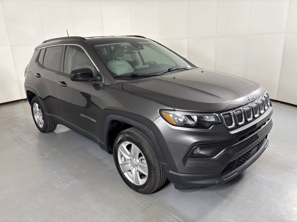 Used 2022 Jeep Compass Latitude AWD/4WD image 2