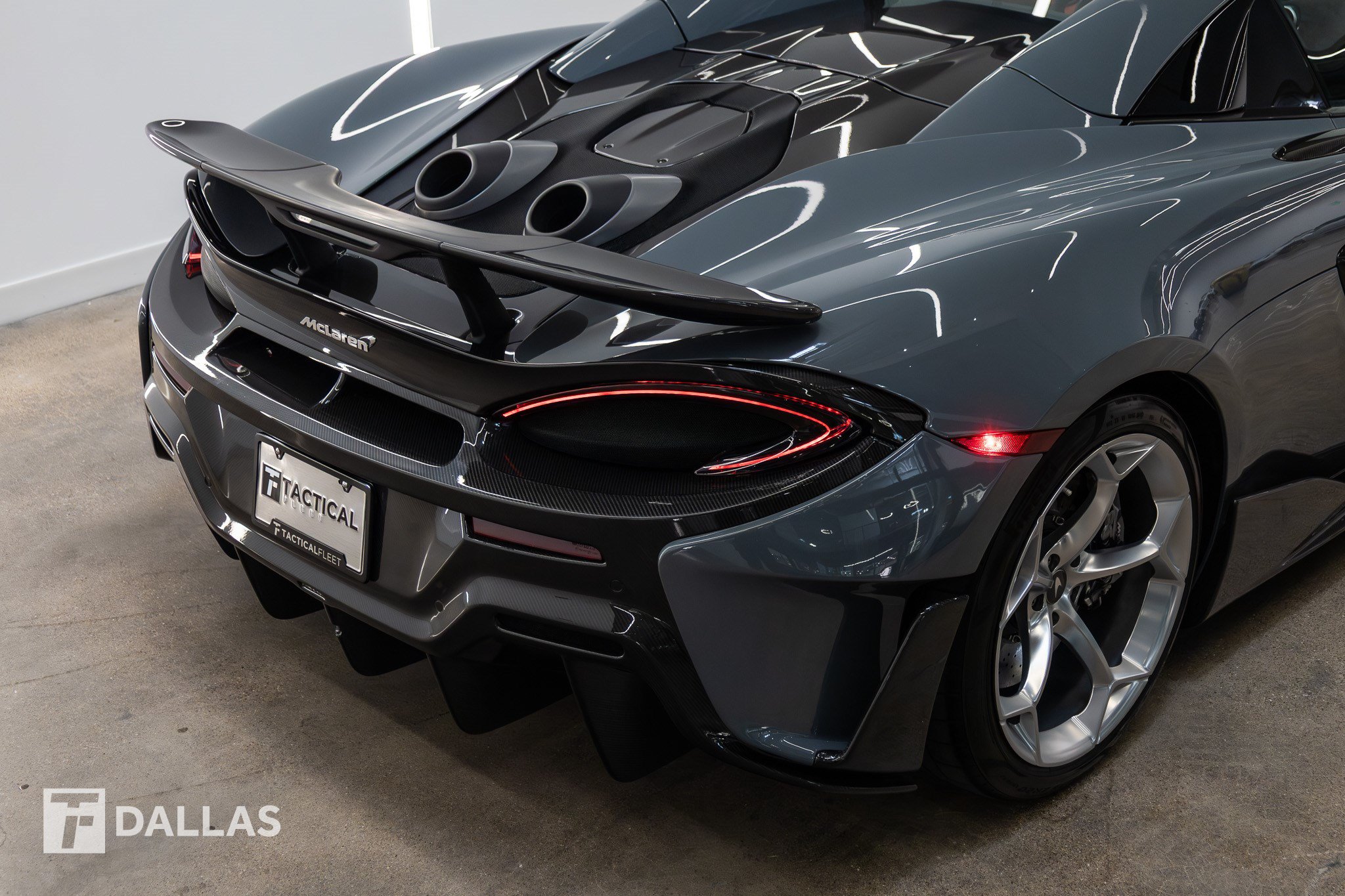 Used 2020 McLaren 600LT Spider RWD image 17