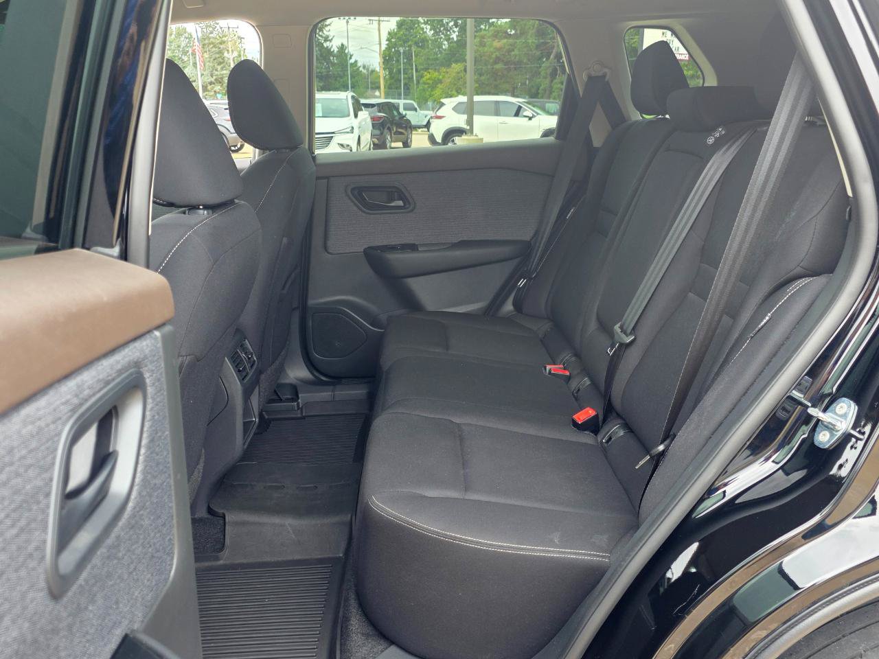 Used 2023 Nissan Rogue S FWD image 9