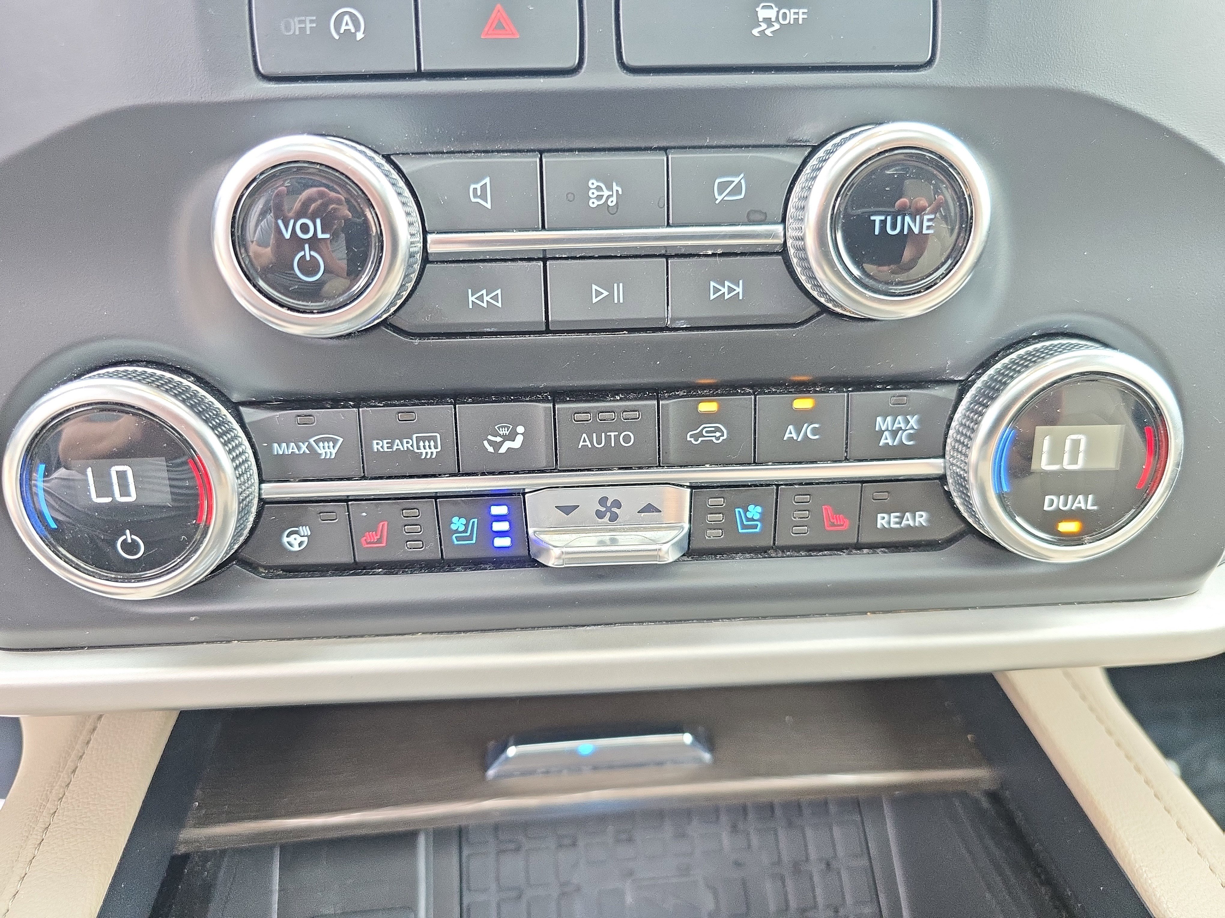 Used 2024 Ford Expedition Max Limited image 19