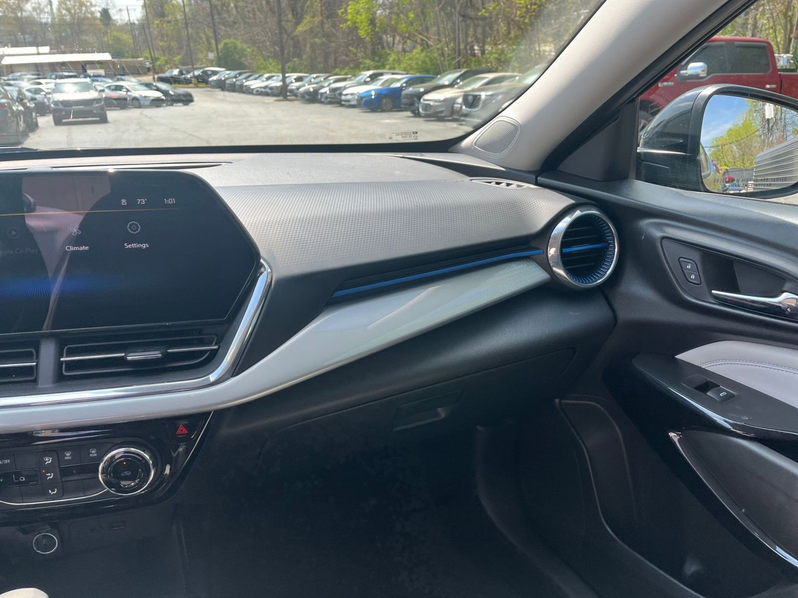 Used 2025 Chevrolet Trax LT FWD image 30