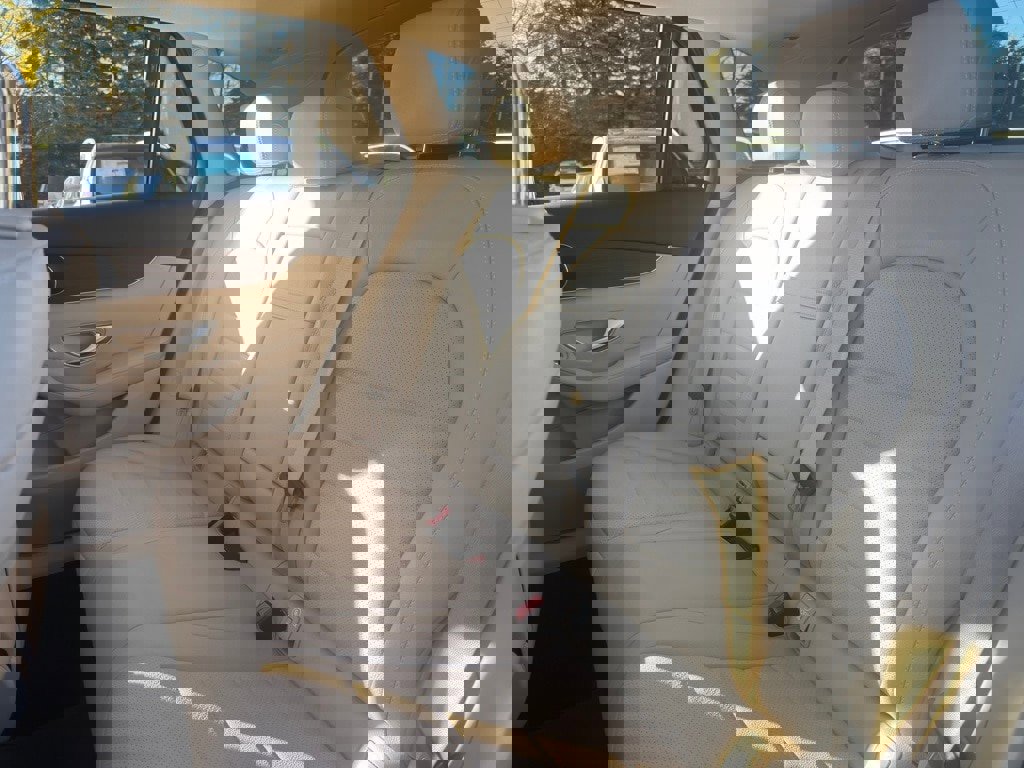 Used 2022 Mercedes-Benz GLC 300 4MATIC image 26