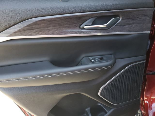 Certified 2022 Jeep Grand Cherokee Limited w/ Luxury Tech Group II image 18