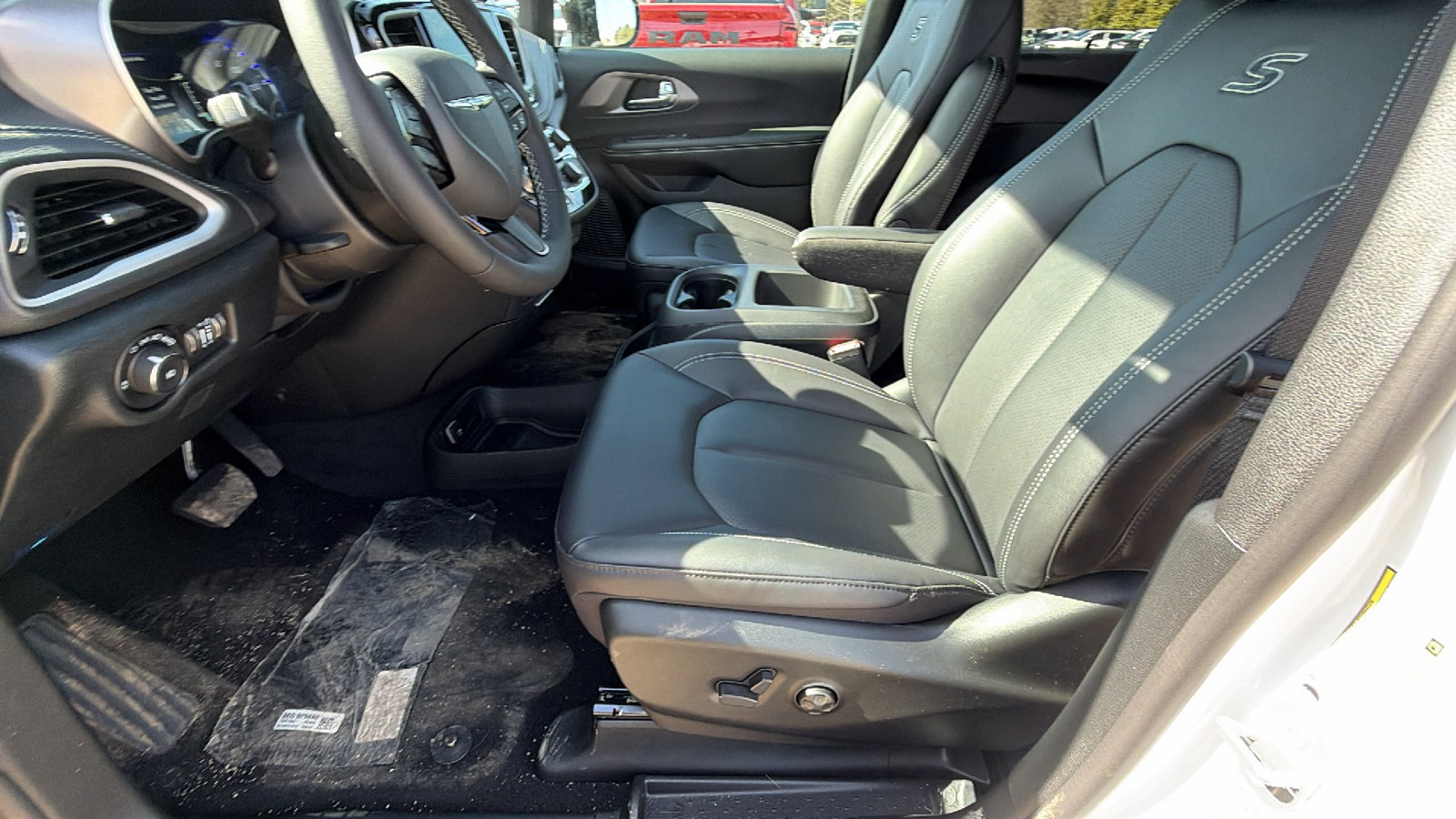 New 2026 Chrysler Pacifica Select image 16