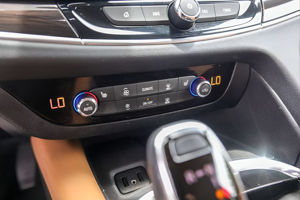 Used 2019 Buick Enclave Essence FWD image 19