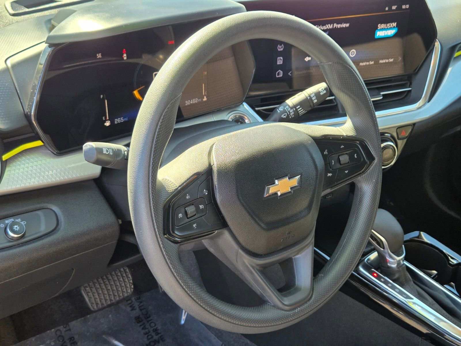 Used 2025 Chevrolet Trax LT FWD image 17