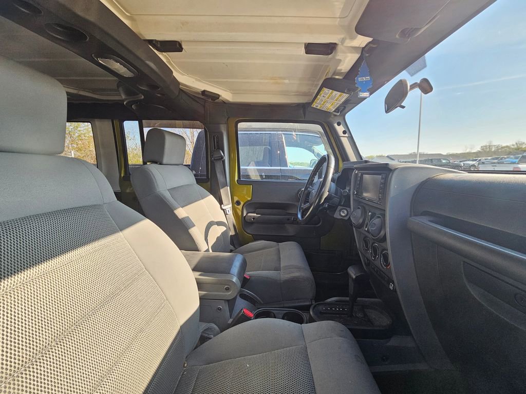 Used 2008 Jeep Wrangler Unlimited Rubicon w/ Dual Top Group AWD/4WD image 4