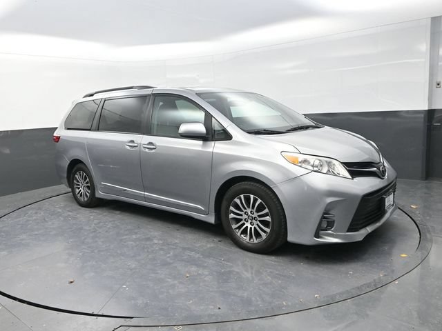 Used 2018 Toyota Sienna XLE FWD image 10
