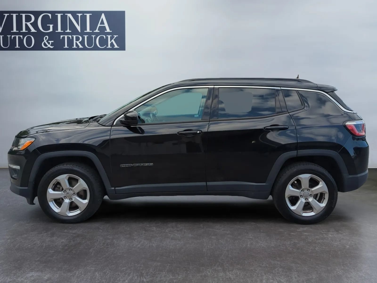 Used 2018 Jeep Compass Latitude w/ Popular Equipment Group AWD/4WD image 2