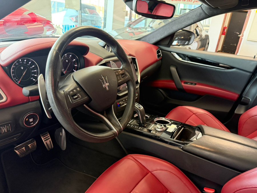 Used 2022 Maserati Ghibli Modena RWD image 27