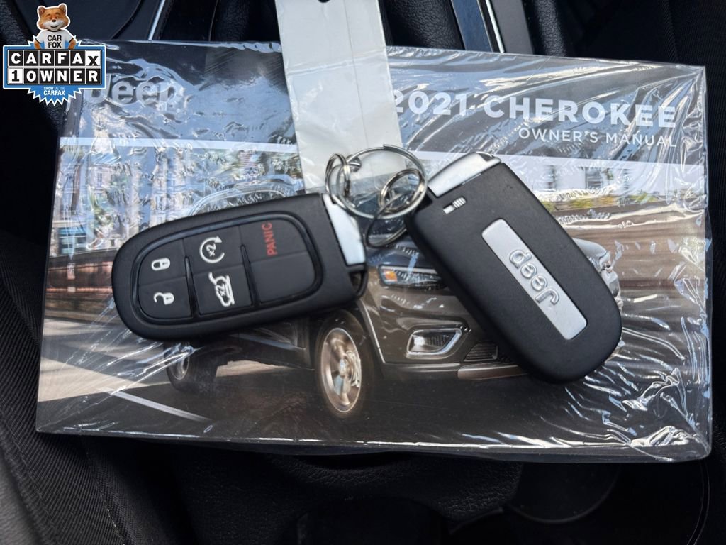 Used 2021 Jeep Cherokee Limited w/ Mopar Interior Package AWD/4WD image 31