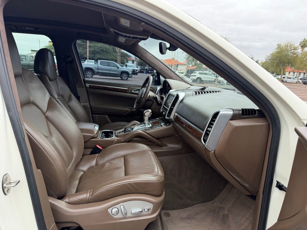 Used 2012 Porsche Cayenne Turbo image 19