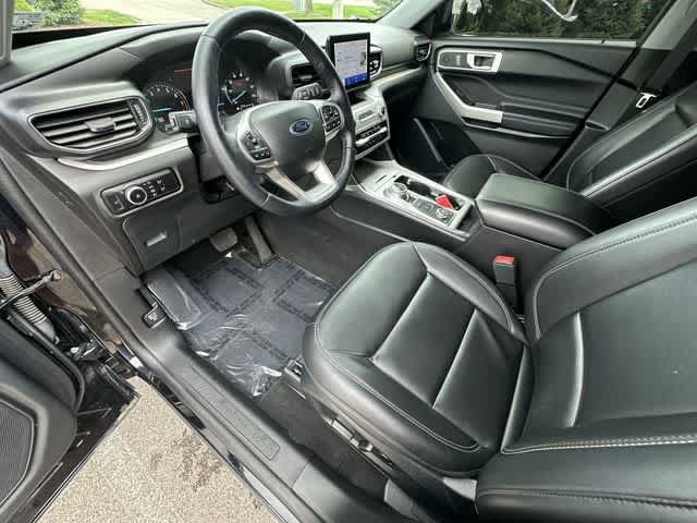Used 2023 Ford Explorer XLT w/ Equipment Group 202A AWD/4WD image 15