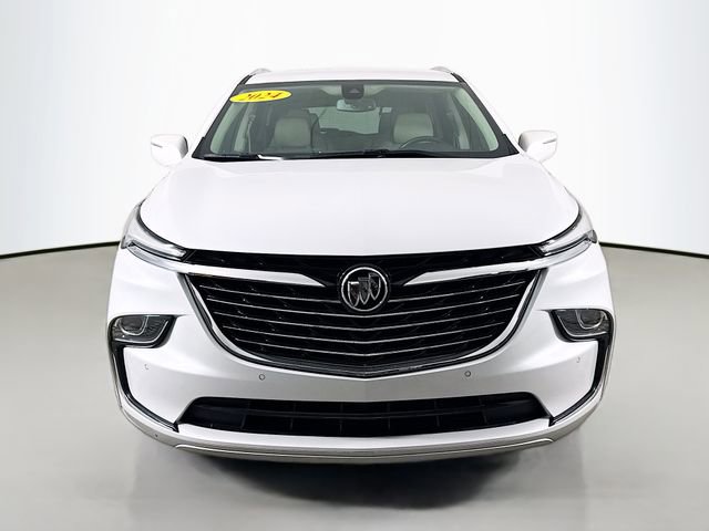 Used 2024 Buick Enclave Essence image 2