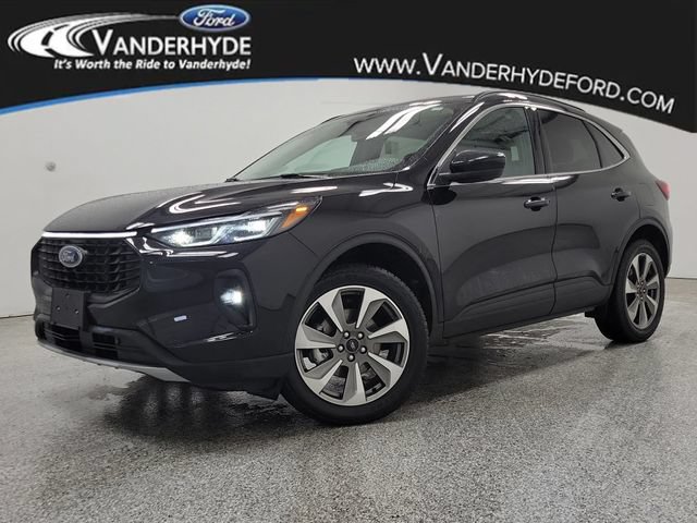 Certified 2025 Ford Escape Platinum AWD/4WD image 1
