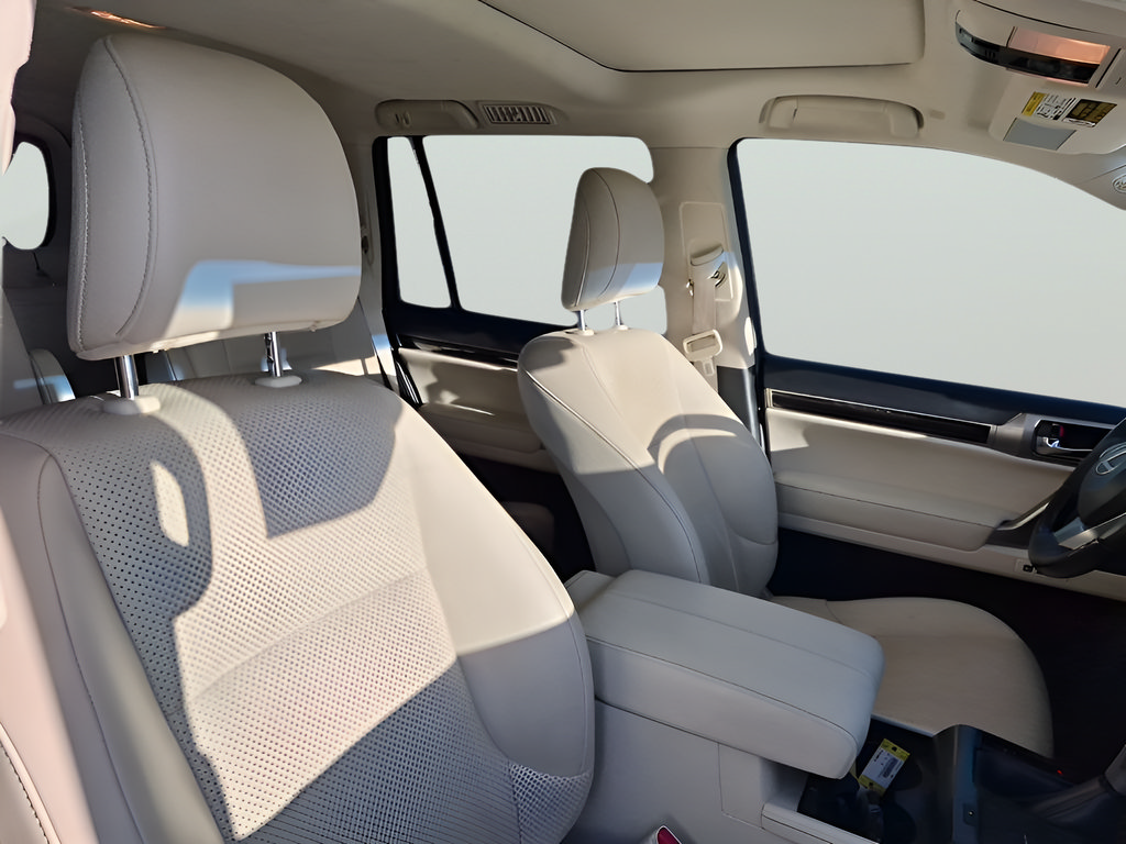 Used 2023 Lexus GX 460 Luxury w/ Sport Design Package AWD/4WD image 21