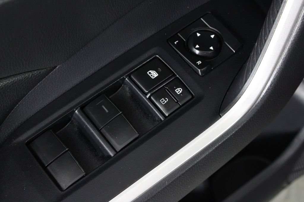 Used 2019 Toyota RAV4 XLE FWD image 23