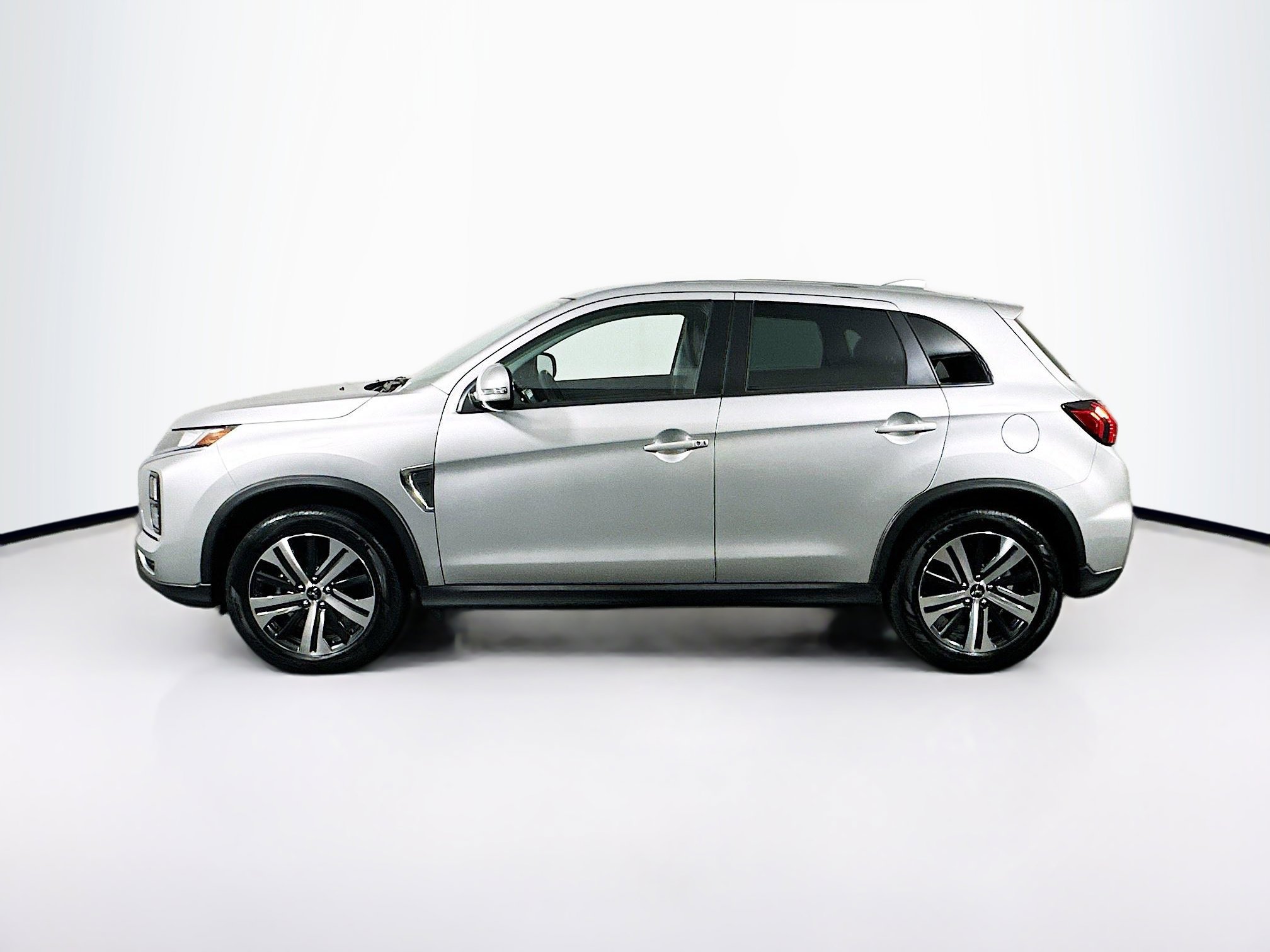 Used 2025 Mitsubishi Outlander Sport SE image 4