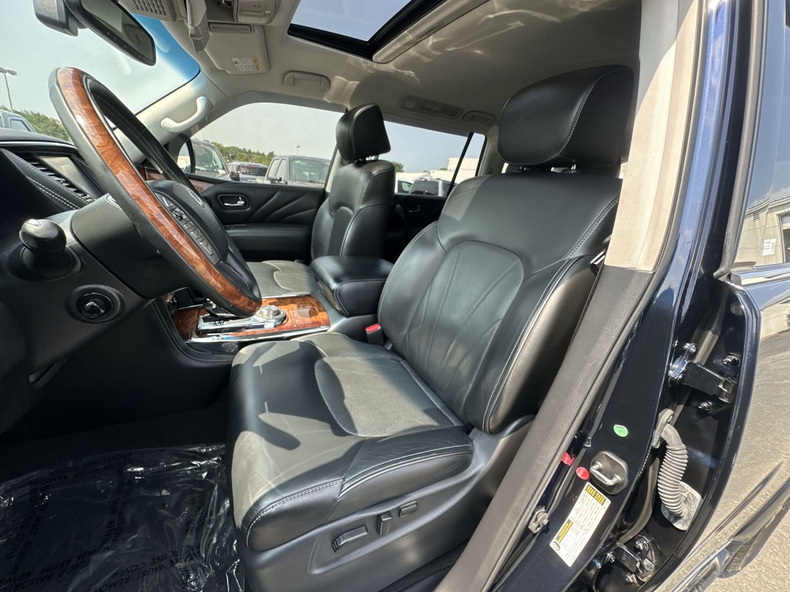 Used 2017 INFINITI QX80 4WD w/ Deluxe Technology Package image 21