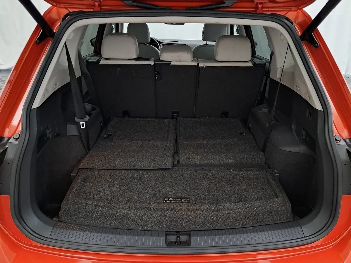 Used 2018 Volkswagen Tiguan SEL w/ 3rd Row Seat Package AWD/4WD image 25