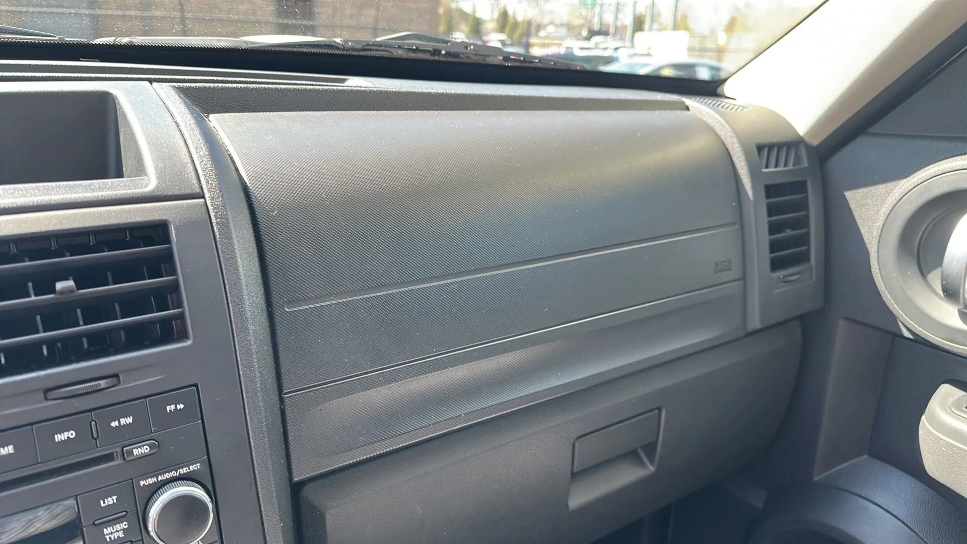 Used 2008 Dodge Nitro SXT image 34