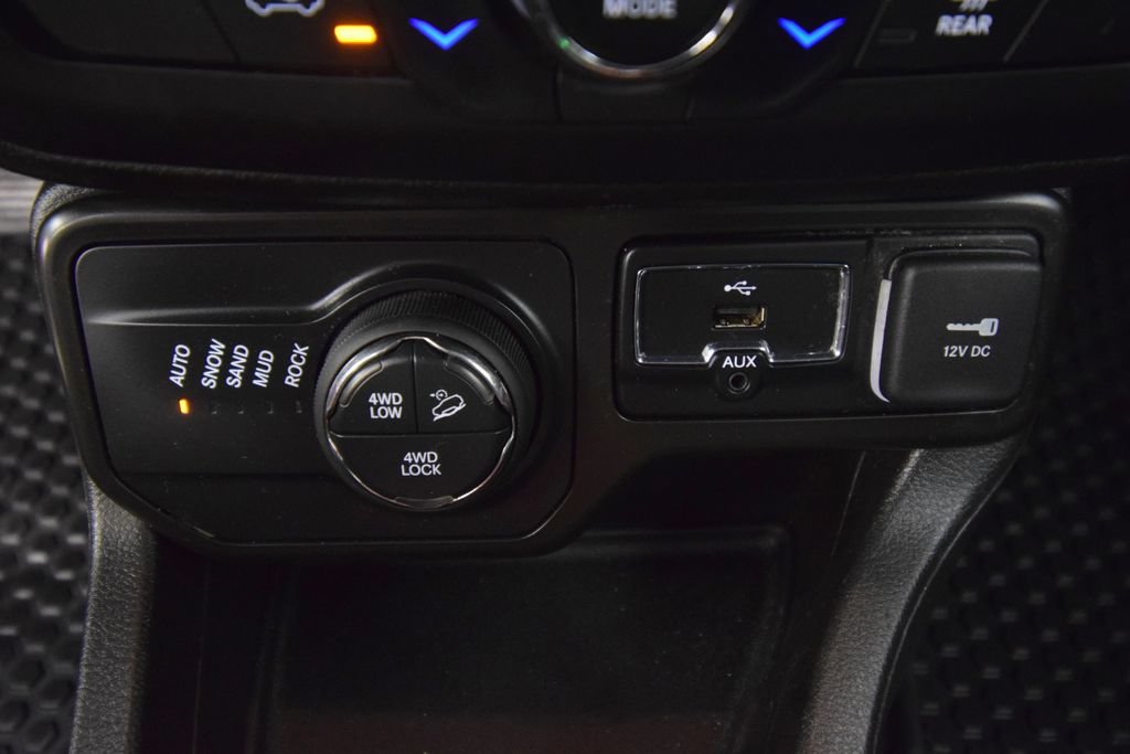 Used 2020 Jeep Renegade Trailhawk w/ LED Lighting Group AWD/4WD image 29