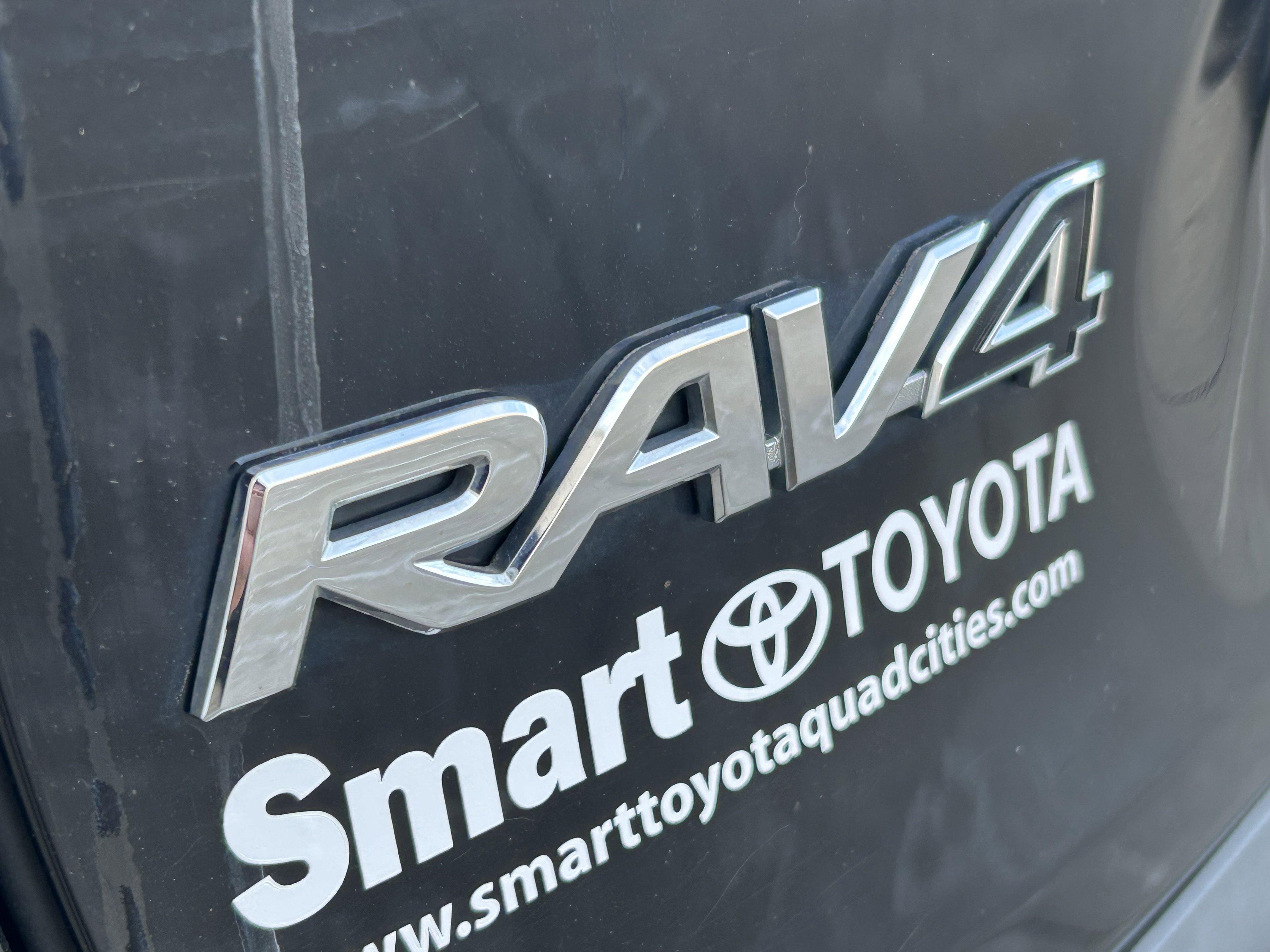 Used 2022 Toyota RAV4 XLE Premium image 8